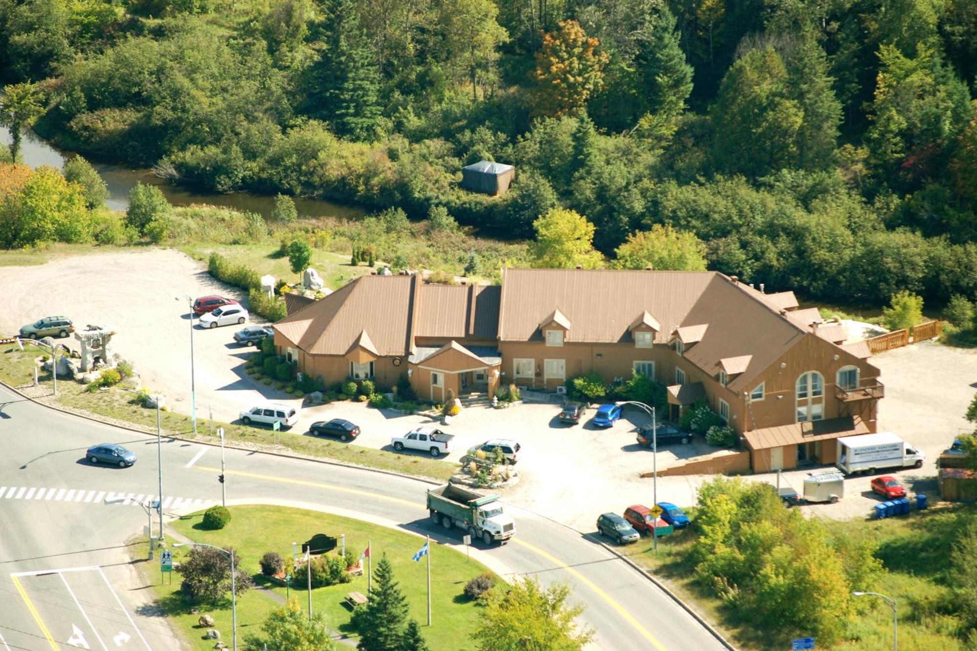 Hotel Alila Saint-Sauveur-des-Monts Exterior foto